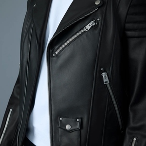 Chaqueta de Motociclista de Cuero 100% Negra para Hombre, Cierre de Cremallera, Diseño Ajustado, Patrón Sólido, Moda Urbana, Servicio OEM - Product Image 2