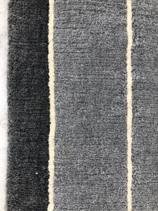 Tapis de luxe moderne de designer, fabriqué directement en usine, tufté à la main, antidérapant, à motif géométrique, en viscose et laine, avec support en toile de coton - Product Image 1