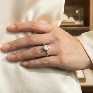 Bague de fiançailles en or 14 carats avec diamant de laboratoire ovale taille brillant de 2,50 carats, style unique et léger, or 10 carats - Product Image 1