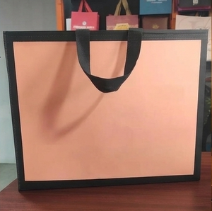 Bolsa de papel personalizada con logotipo al por mayor para tiendas de ropa, supermercados, embalaje de regalos y venta al por menor - Product Image 4