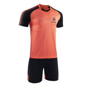 Uniforme de Fútbol Hecho con Material Transpirable y Ecológico que Absorbe el Sudor, Mangas Cortas, Personalizable con el Nombre del Equipo en la Parte Delantera - Product Image 5