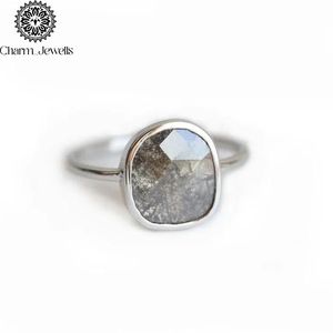 Bague de Fiançailles et d'Éternité Classique pour Femme Charm_Jewells en Argent Plaqué Or Rose 18K avec Moissanite Taille Coussin et Sertissage à Griffes IGI - Product Image 4