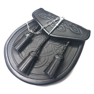 Sporran tradicional escocés con grabado celta y cierre de broche, disponible en GNG IMPEX - Product Image 3