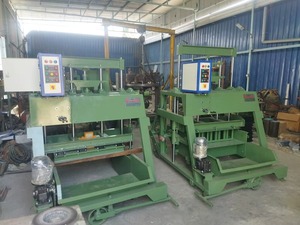 Machine à fabriquer des blocs vibratoires doubles 1060 |   Machine à fabriquer des blocs de béton creux automatiques hydrauliques à usage intensif - Product Image 4
