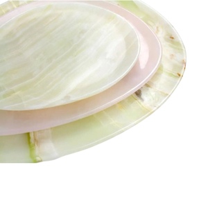 Plateau de service décoratif ovale abstrait moderne en résine jaune clair fait main, artisanat impérial, pour la décoration intérieure et les anniversaires - Product Image 3