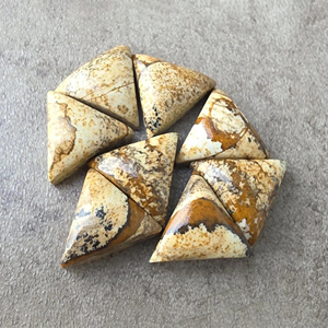 Cabochon de Jaspe Biscuit Naturel, Forme Triangulaire, Dos Plat, Calibré, Pierre Précieuse Non Montée - Product Image 1