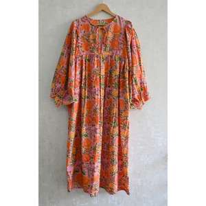 Robe d'été en coton à imprimé floral fait main pour femme, naturelle, respirante, lavable, décontractée, à manches courtes, coupe évasée - Product Image 1