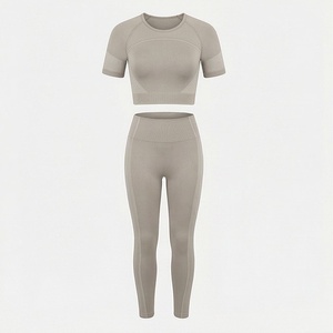 Vente directe usine – Ensemble de yoga pour femme de haute qualité, motif uni, grandes tailles, tenue de sport et d'entraînement pour la gym - Product Image 1