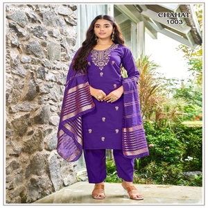 Conjunto de Kurti de Seda Vertican de Alta Calidad con Bordado de Hilo, Pantalón Liso y Dupatta de Viscosa Jacquard Diable. Proveedor Mundial. - Product Image 1