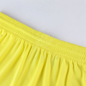 Uniforme de baloncesto de alta calidad para equipos, incluye camiseta y pantalones cortos personalizados, adecuado para torneos y equipos escolares. - Product Image 5