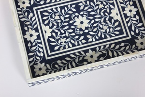Plateau de service en incrustation d'os bleu et blanc avec base en résine et MDF Plateau décoratif pour salle à manger, table basse et divertissement à la maison - Product Image 5