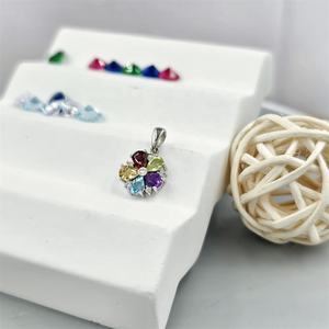 Colgante Clásico de Mujer con Piedras Semipreciosas de Corte Brillante, Engaste de Garra, Chapado en Oro Blanco de 18K, 14K y 9K, con Rodio - Product Image 5