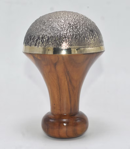 Outil de massage ayurvédique artisanal en Kansa pour la relaxation des pieds - Product Image 4