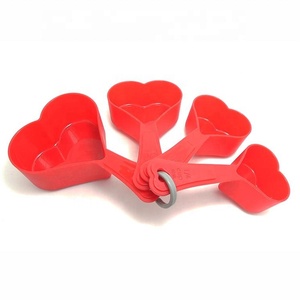 UJ-SC026 Ensemble de 4 tasses à mesurer en plastique en <span class=keywords><strong>forme</strong></span> de cœur - Product Image 1