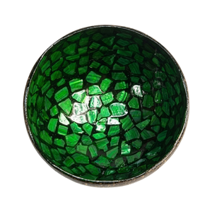 Bol en coquille de noix de coco avec design artisanal sculpté, finition écologique, surface polie pour la décoration de cuisine - Product Image 1