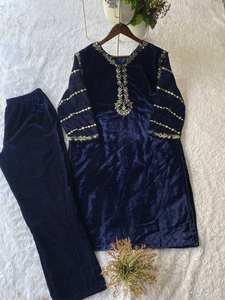 Conjunto de Kurti y Pantalón de Terciopelo con Bordado de Lentejuelas, Completamente Cosido, Listo para Usar, Atuendo Étnico Festivo de Lujo para Fiestas, Talla - Product Image 4