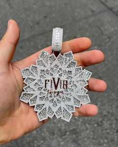 จี้ห้อยคอผู้ชายสุดหรู FIVIB Snowflake Moissanite เงินแท้ 925 ชุบทอง 18K ประดับเพชรทรงบาแกตต์แบบไมโครเพฟ - Product Image 1