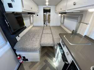 รถบ้านวินเนบาโก้ ทราวาโต้ ยูโร 6 พร้อมครัวปรับได้ ห้องน้ำ ทีวี และเครื่องปรับอากาศ - Product Image 3