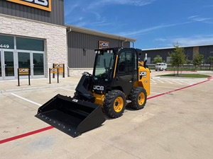 Excavatrice sur chenilles jaune d'occasion fiable de 3 tonnes avec peu d'heures de fonctionnement et cabine entièrement fermée pour projets utilitaires - Product Image 3