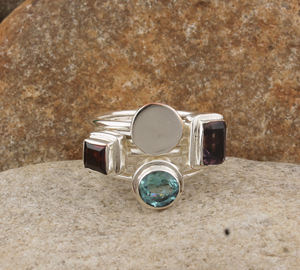 Anillo de Plata de Ley 925 con Engaste de Granate Natural y Topacio Azul, Anillo Clásico con Múltiples Piedras Preciosas, Piedra de Nacimiento de Enero, Agosto y Diciembre - Product Image 4