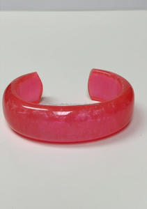 Elegante artesanía de resina hecha a mano para mujer brazalete grabado de moda con patrones únicos para moda y venta al por mayor - Product Image 6