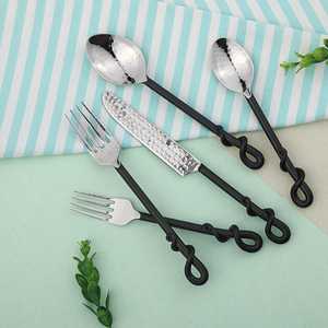 ชุดช้อนส้อมสแตนเลสแบบตอกลาย VIC 50329 จำนวน 5 ชิ้น พร้อมที่ตักสลัด 2 ชิ้น |   ชุดช้อนส้อมระดับพรีเมียม |   ชุดอุปกรณ์บนโต๊ะอาหารสำหรับงานแต่งงาน - Product Image 4