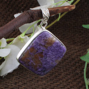 Collar artesanal de plata de ley 925 con colgante de charoita, gema natural morada, corte cojín, joyería vintage al por mayor - Product Image 2