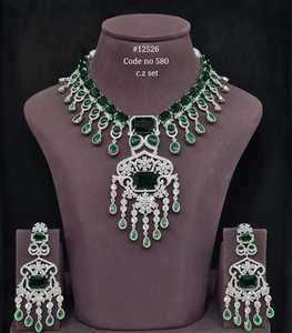 Collier en Zircon Cubique Vert 12526 avec Pierre Doublette, Plaqué Rhodium, Bijoux de Mariée, Ensemble Collier et Boucles d'Oreilles en Laiton pour Fête de Mariage - Product Image 1