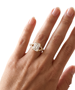 Bague de mariée vintage en or massif 9K 10K 14K 18K avec diamant de laboratoire taille émeraude certifié IGI et pierres latérales baguette - Product Image 4