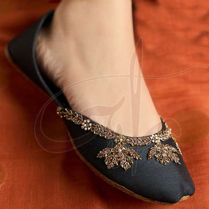 รองเท้าคุสซ่าแฟชั่นพิมพ์ลายกันลื่น ทำมือ พื้นรองเท้าหนังแท้ ปักสีตามสั่ง และโลโก้ตามสั่ง - Product Image 5