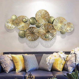 Pièce d'art murale verticale en métal moderne, unique et artisanale, vase mural parfait pour la décoration murale de style ferme et de maison de campagne - Product Image 5