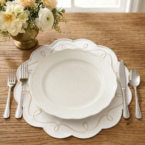 Sets de Nappes et Serviettes de Table en Lin 100% Personnalisables, Lavables et Réutilisables, avec Bordure Géométrique Festonnée Brodée à la Main, Style Traditionnel et Luxe pour la Maison - Product Image 2