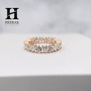 Anillo de Diamantes en Forma de Corazón, Banda de Eternidad Completa, Oro de 18K, Múltiples Piedras, Anillo de Novia Apilable con Garras Compartidas - Product Image 1