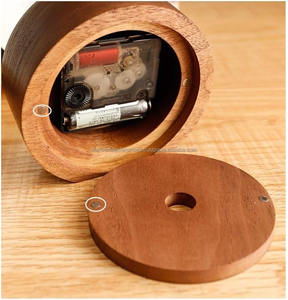 Reloj de mesa de madera de acacia, artículos decorativos para el hogar de calidad, reloj de pared de madera para sala de estar, dormitorio y decoración de oficina de la India - Product Image 1