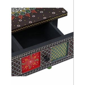 Table d'appoint irrégulière en bois de Sheesham sculpté à la main, motif floral traditionnel, accents peints à la main en noyer Aqudus Saleem, 44x44x50cm - Product Image 4