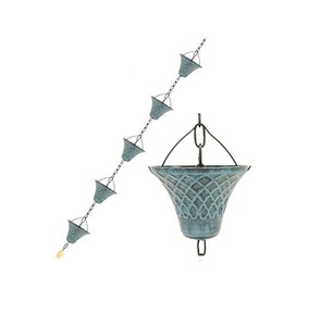 Chaîne de pluie suspendue en métal élégante pour gouttières de toit, au design moderne et à drainage d'eau fluide - Product Image 3