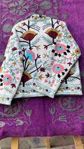 เสื้อแจ็คเก็ตผ้าฝ้ายทรงหลวม แขนยาว คอจีน ปักลายดอกไม้สไตล์โบฮีเมียน ดีไซน์เนอร์ออกแบบ สวมใส่สบาย เหมาะกับทุกฤดูกาล - Product Image 4