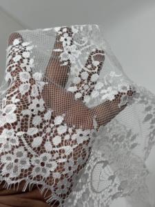 Tela de Encaje Floral Premium, Encaje Blanco Decorativo para Prendas, Ropa de Novia y Manualidades - Product Image 1