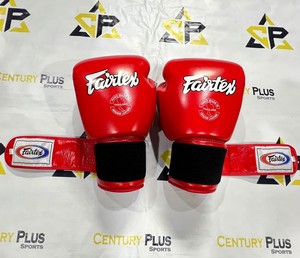 สายรัดข้อมือหนังแท้แบบ Hook & Loop สีแดง Fairtex สำหรับถุงมือชกมวยไทย คิกบ็อกซิ่ง สำหรับผู้ใหญ่ ยูนิเซ็กซ์ รุ่น CP-BG-91 - Product Image 4