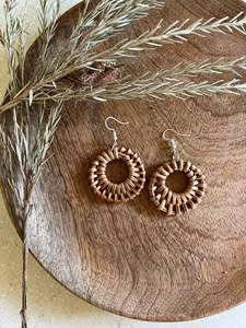 MEILLEUR PRIX Blue Lotus 2025 Boucles d'oreilles en rotin faites à la main Cadeau parfait pour les femmes qui aiment la beauté naturelle - Product Image 5