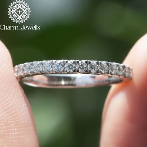 Bague Classique Femme Charm Jewells Certifiée IGI, 3 grammes, Plaqué Or Argenté, Moissanite Taille Coussin, Sertissage à Griffes, Bague d'Éternité - Product Image 4