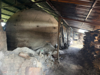 Charbon de bois de Khaya en morceaux avec cendres blanches pour l'approvisionnement des restaurants et des barbecues