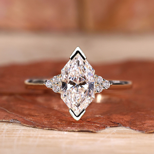Bague de fiançailles en moissanite taille marquise, bague vintage en diamant, bague de mariée en or blanc, bague de promesse minimaliste - Product Image 1