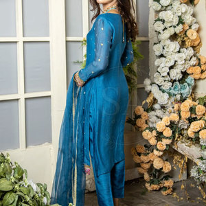 Costume de luxe de style designer, 3 pièces, brodé, avec dupatta imprimée, prêt à porter, luxe Pret - Product Image 2
