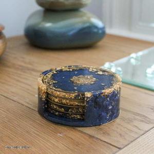 Ensemble de sous-verres en résine époxy de style minimaliste avec support |   Finition brillante carrée et ronde faite à la main - Product Image 6