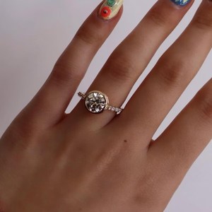 Bague solitaire authentique en or massif 14 carats avec halo de diamants ronds VS1 de 2,00 carats, cultivés en laboratoire, pour fiançailles éternelles, surprise pour elle - Product Image 2