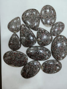 Calidad superior RubyFall malaquita piedras preciosas sueltas cabujón RubyFall malaquita mezcla forma piedra curativa hecha a mano - Product Image 2