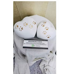 Urna Ecológica y Duradera de Latón Estilo Americano Hecha a Mano para Cenizas de Mascotas, Capacidad de 220 Pulgadas Cúbicas, Garantía de 3 Años, para Cremación o Entierro - Product Image 1