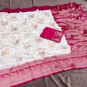 Sari VASTRA COTTAGE en Georgette de Viscose Pure avec Tissage Jacquard Zari Doré, Broderie Meenakari Butta, Blouse Contrastante, Franges Teintées à la Main - Product Image 3