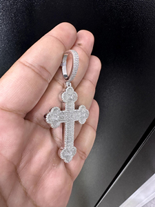 Colgante de Cruz Plateado en Rodio con Diamantes Redondos VVS y Moissanita, Amuleto Religioso, Joyería de Moda Hip Hop Unisex - Product Image 4
